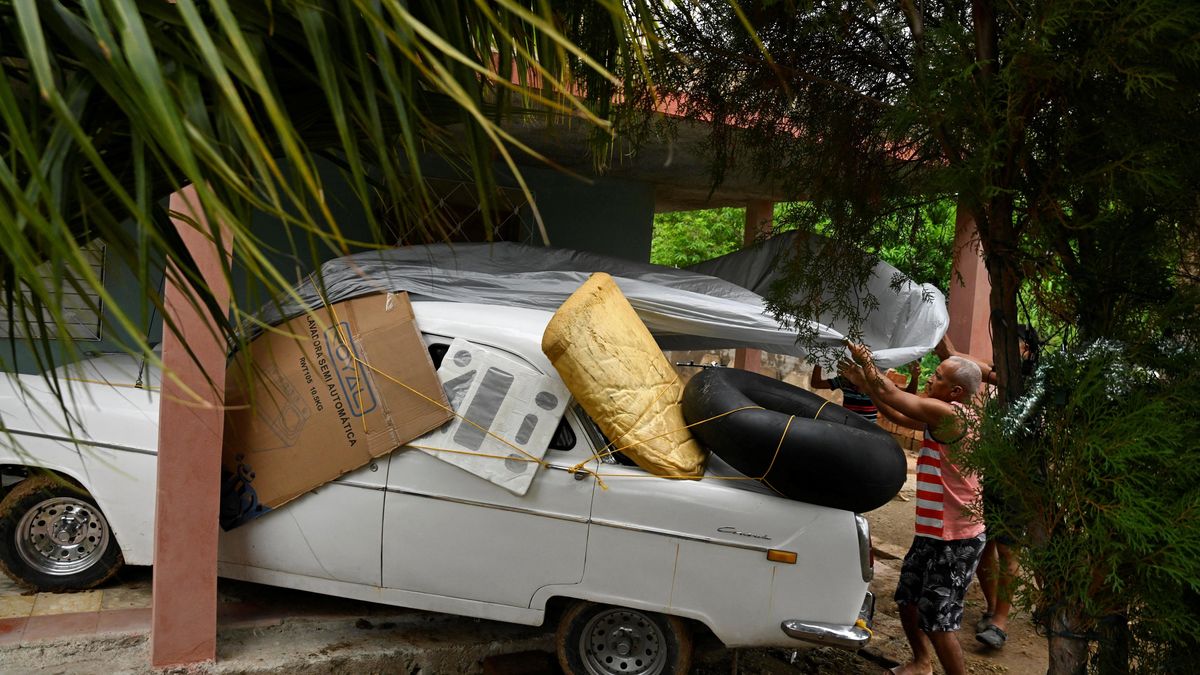 Obrazem: Jamajka sčítá škody po hurikánu Melissa, v pohotovosti je Kuba